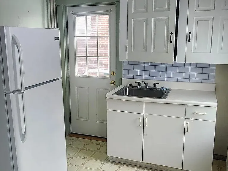 824 Highland Ave — Photo 3