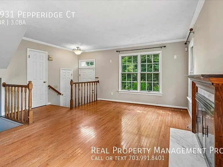 3931 Pepperidge Ct — Photo 2