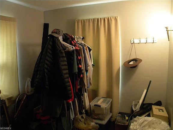 3rd image of 95 E Ingleside Dr