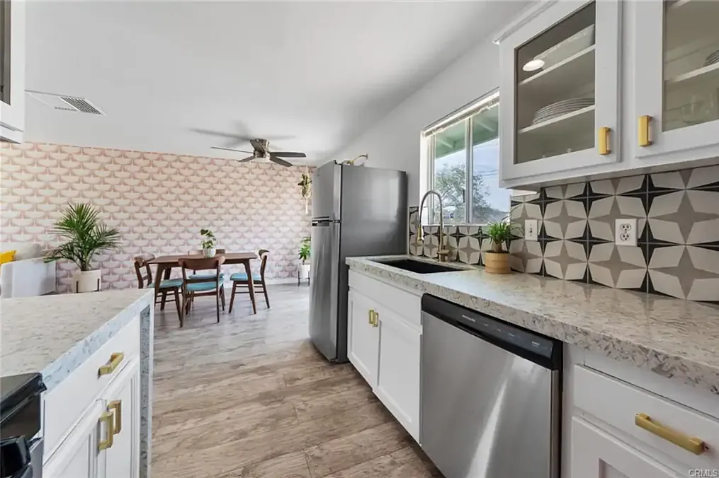 2 bed, 912 sqft, $2,199 — Photo 2