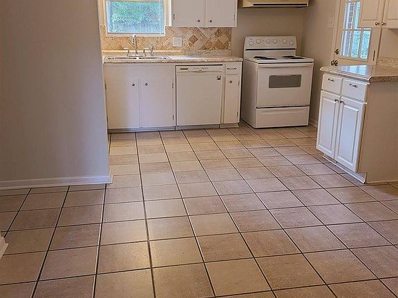 2nd image of 2409 Mimosa Dr