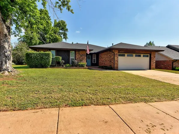 2717 Rolling Hills Ter, Edmond, OK 73012