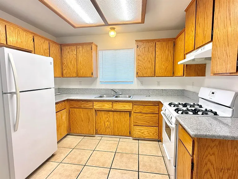 822 S Irwin St #A — Photo 6