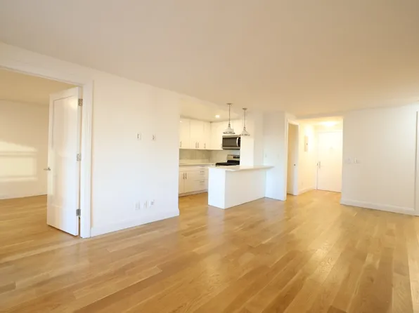 305 East 86th Street image 2 of 28