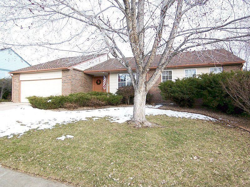 Beautifully Landscaped Front Yard