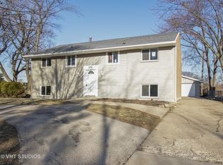 232 N Pinecrest Rd, Bolingbrook, IL 60440