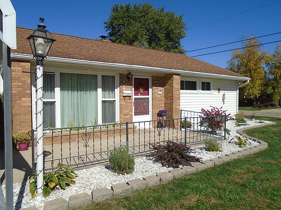 3rd image of 1400 Rolling Green Dr