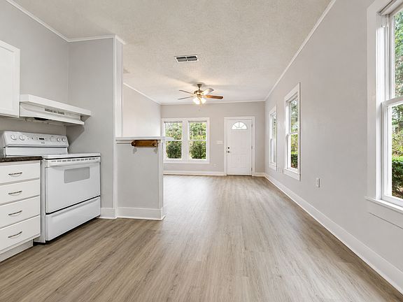 2nd image of 401 Main St #9