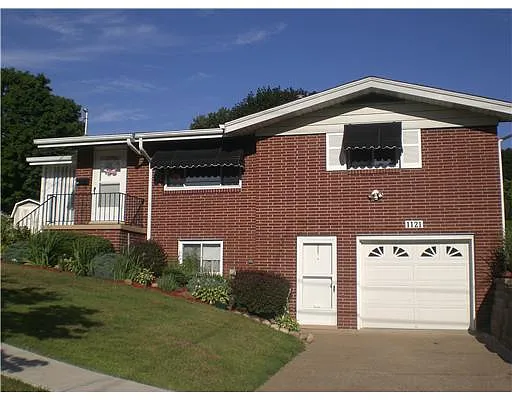 1121 Rosedale Dr photo 1