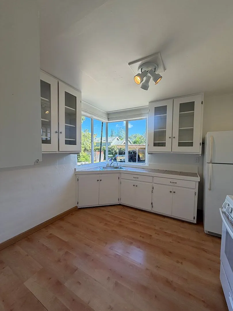 Charming Two Bedroom Duplex near Downtown Sebastopol. — Photo 3