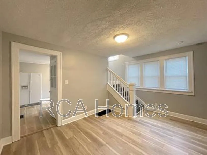 3 bed, 2.0 bath, 1287 sqft, $1,500 — Photo 2