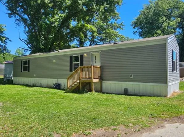 42 Rose Ln, Saint Albans, WV 25177