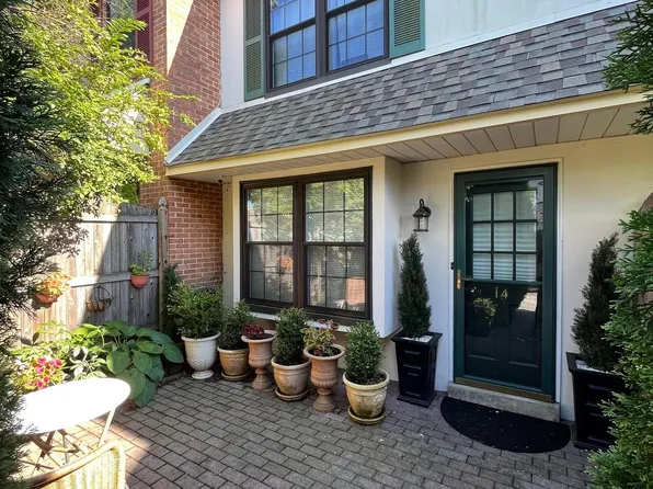 255 Lowrys Ln #B14, Bryn Mawr, PA 19010