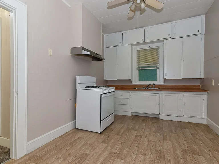 3814 Roberts St — Photo 11