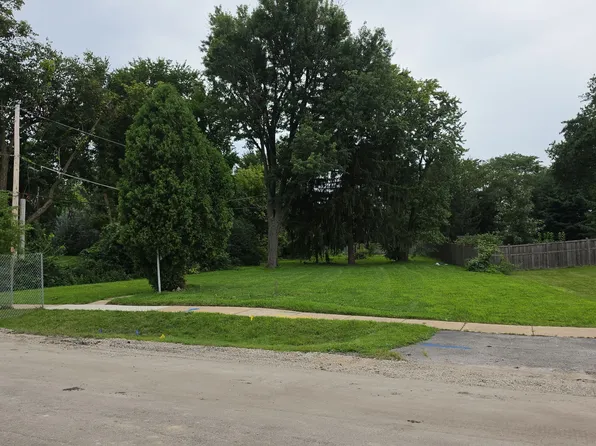 240 N Park St, Westmont, IL 60559