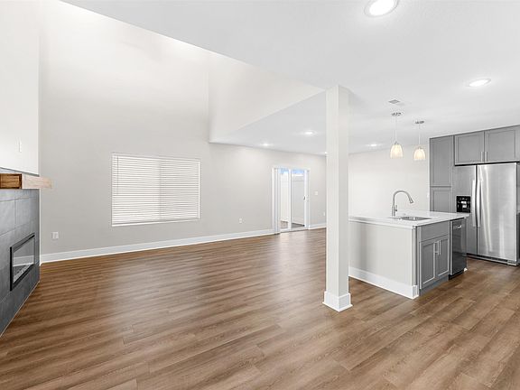 3rd image of 2729 Amelia Ln