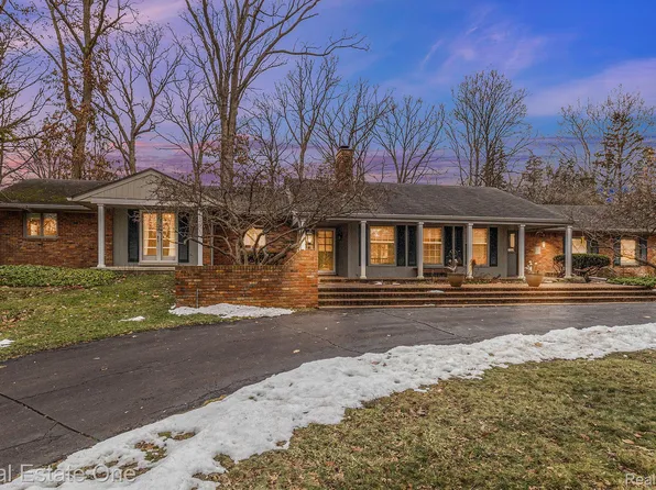 25045 Franklin Park Dr, Franklin, MI 48025