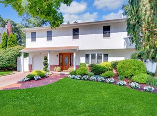 16 Christa Ct, Huntington, NY 11743