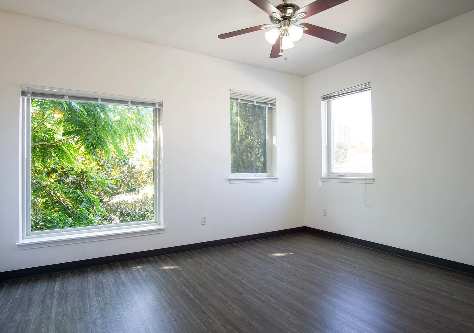 Lock in this Beauty Before Fall! Top-Floor One-Bedroom! — Photo 2