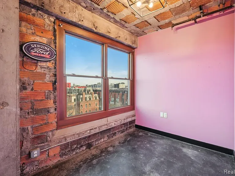 2915 John R St #502 — Photo 12