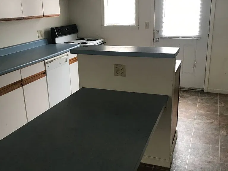 506 S Poplar St — Photo 22