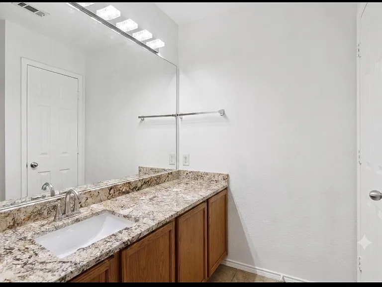 2316 Stoneleigh Pl — Photo 11