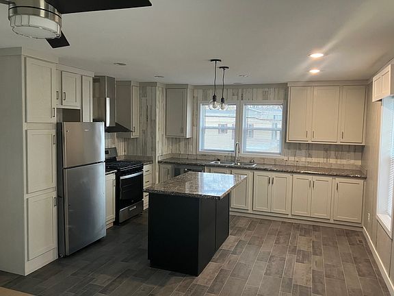 3rd image of 23 Superior Ln #S23