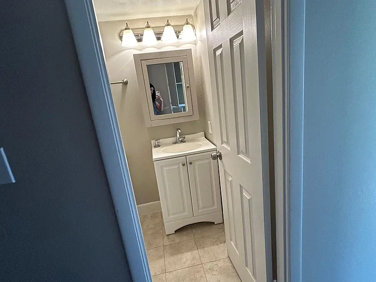 6749 W Devonshire Ave — Photo 7