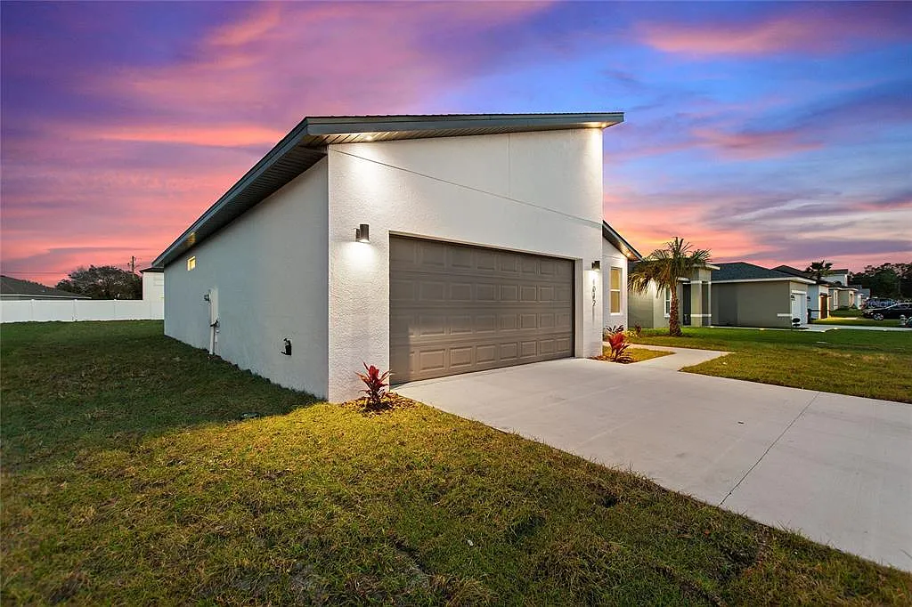 4 bed, 2.0 bath, 1670 sqft, $2,000 — Photo 4
