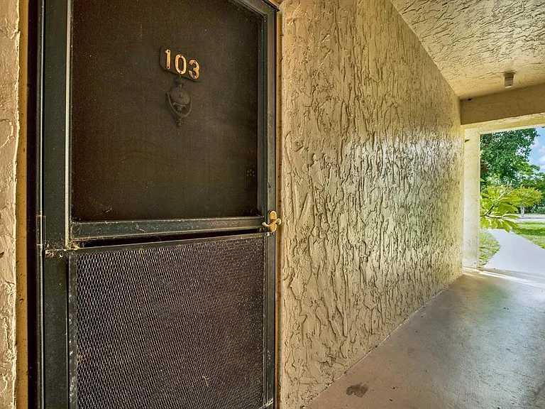 6360 1st St N #103 — Photo 21