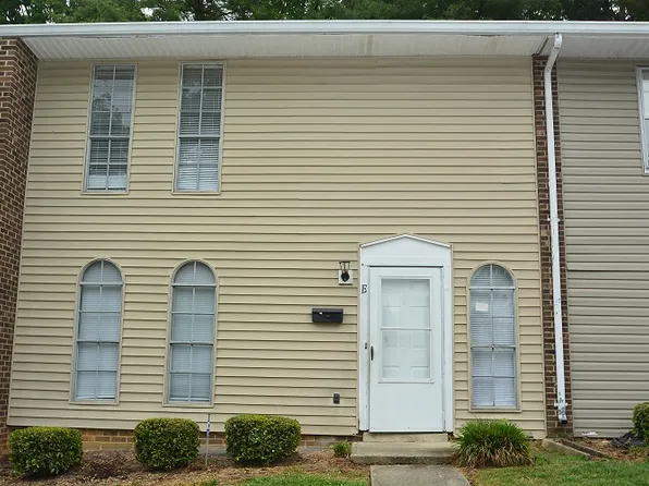 303 E Montcastle Dr, Greensboro, NC 27406