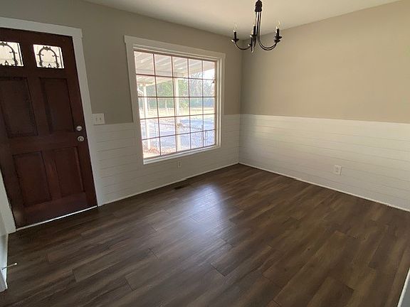 5th image of 207 E Northfield Blvd