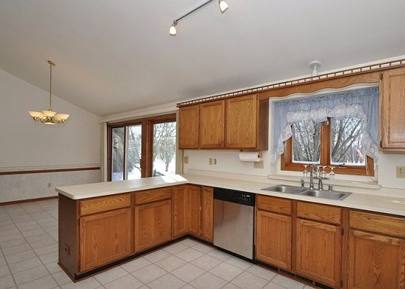 5th image of 26011 Barberry Ln