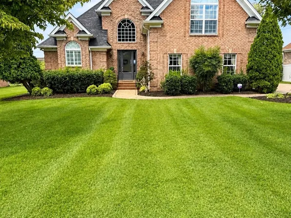 997 Grassland Chase Dr, Gallatin, TN 37066