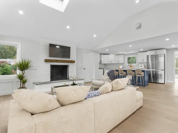 28 Bridge St, Medfield, MA 02052