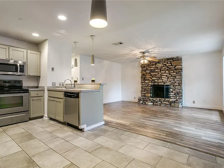 2313 La Casa Dr #B — Photo 11