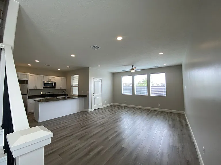 4381 S 1200 W — Photo 3