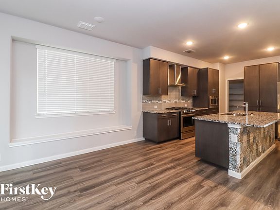 5th image of 1044 Fairfax Dr