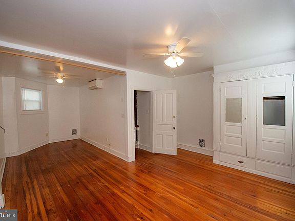 4th image of 1613 W 4th St
