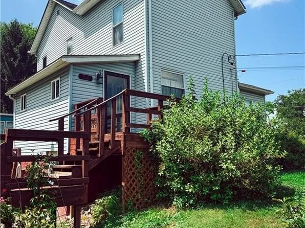 122 3rd St, Powhatan Point, OH 43942