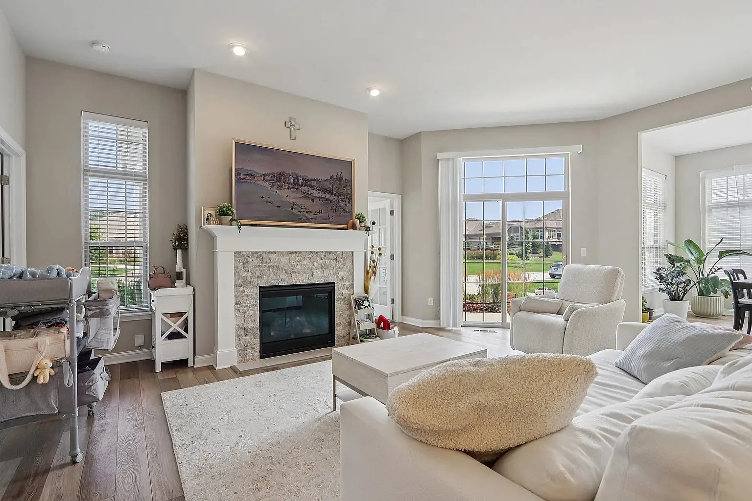 3 bed, 3058 sqft, $4,100 — Photo 2