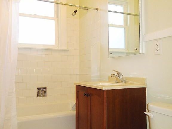 5th image of 2665 Chestnut St APT 11