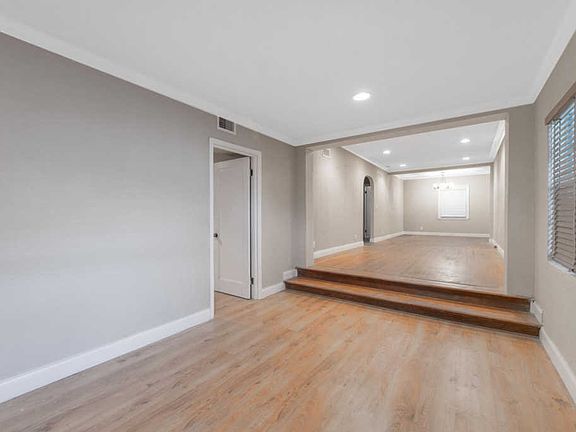 3rd image of 3819 Eastview Ave