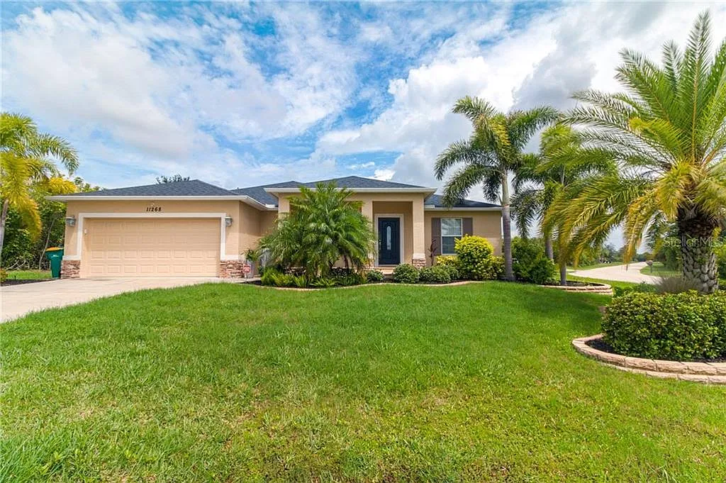 3 bed, 2.0 bath, 1702 sqft, $6,750 — Photo 1