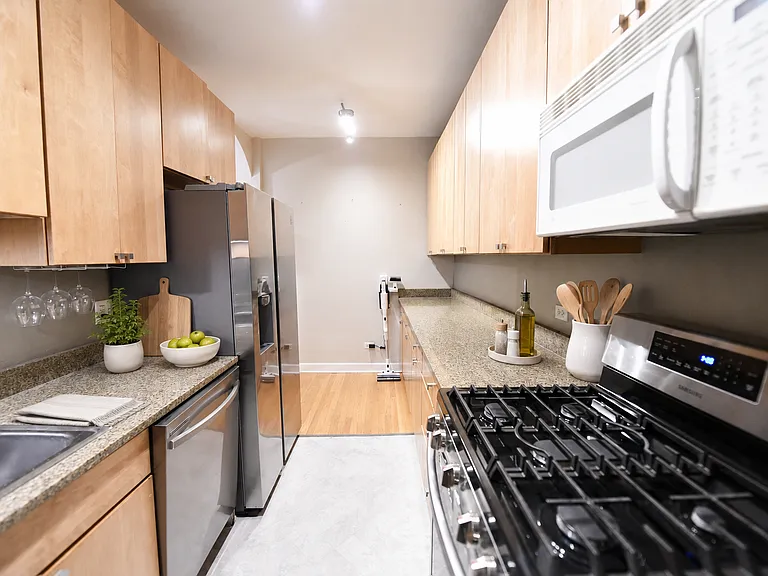 1260 W Pratt Blvd #2 — Photo 9