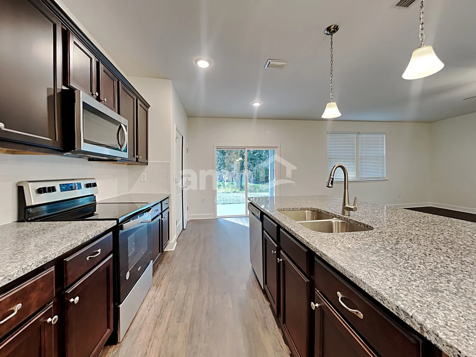 4 bed, 2.5 bath, 1977 sqft, $2,245 — Photo 3