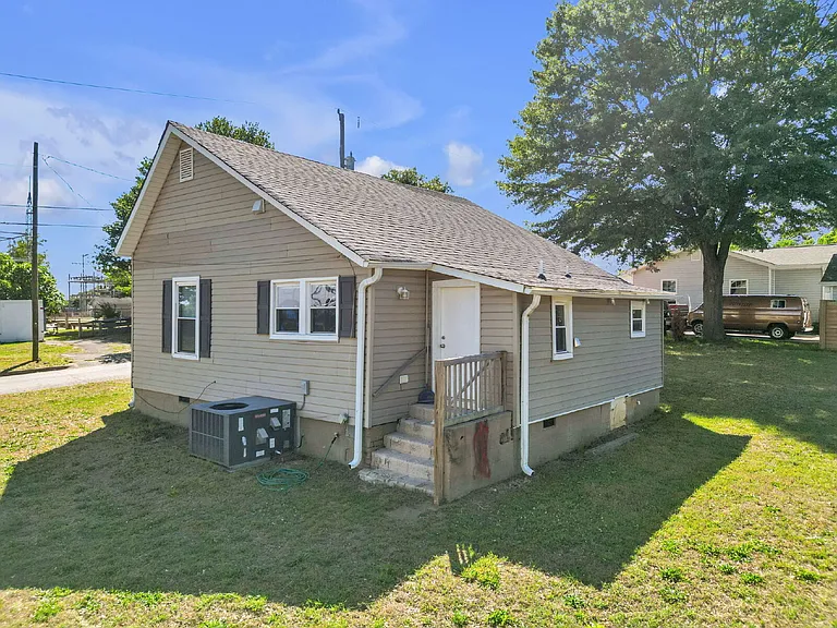 104 Lake Ave — Photo 27