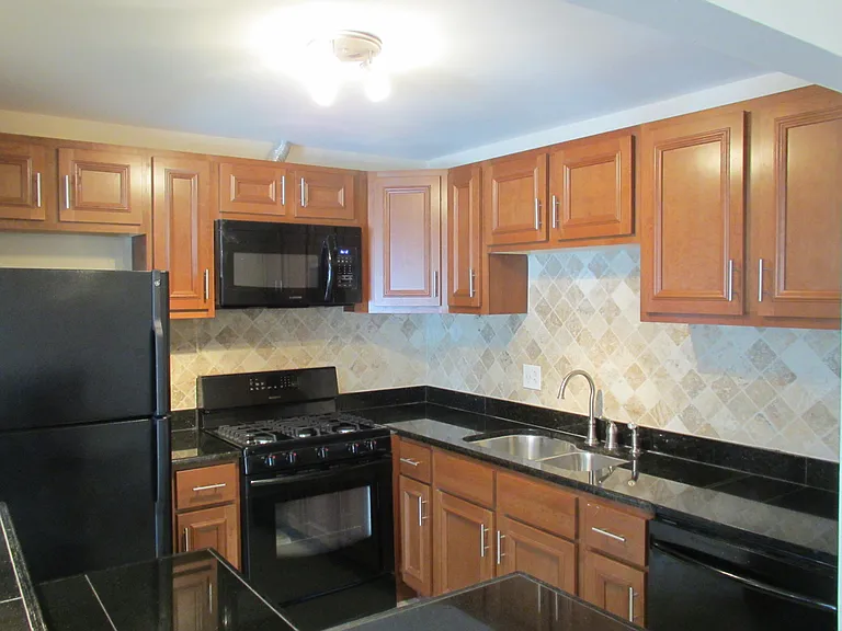 9S201 Lake Dr #2 — Photo 3
