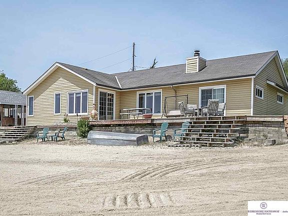 2nd image of 2823 Crystal Dr