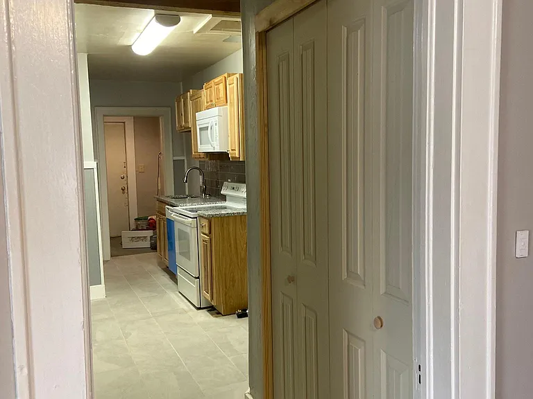 922 W Hill St — Photo 3